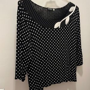 Women’s top size L,